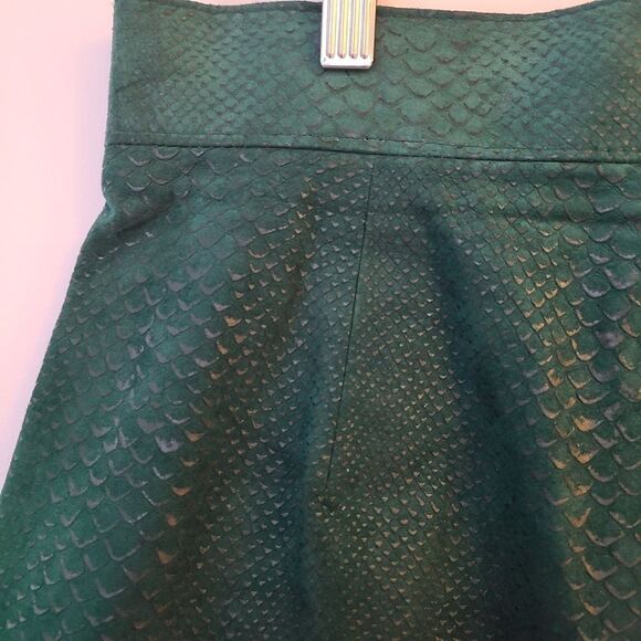 Danier Green Midi Skirt - Picture 3 of 9